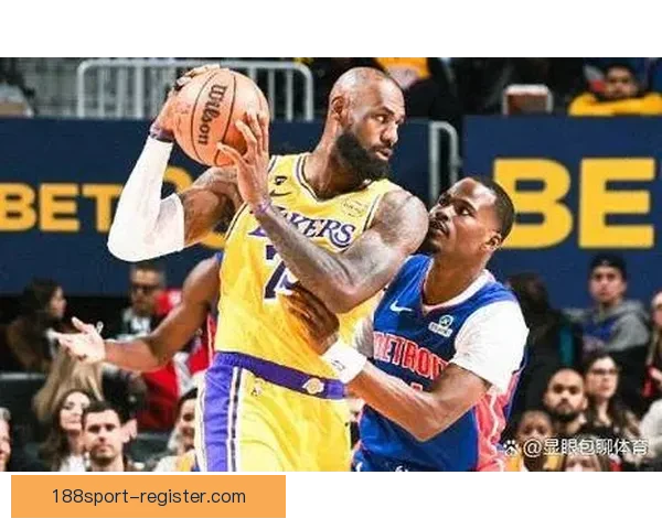41岁勒布朗差1篮板三双遭多次争议判罚 湖媒怒批裁判判决荒谬