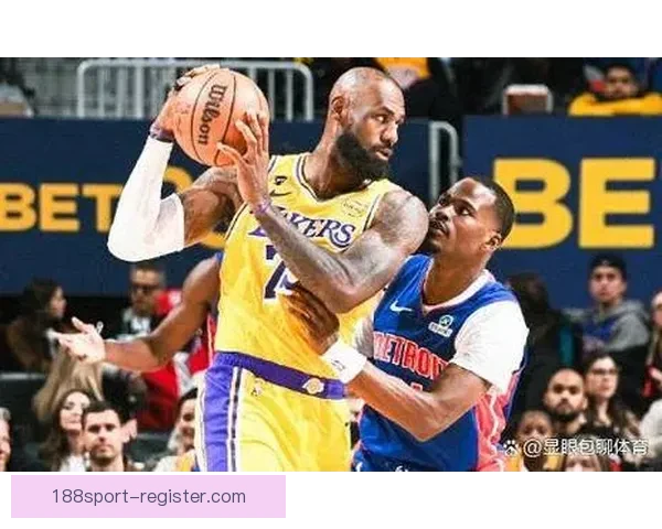 41岁勒布朗差1篮板三双遭多次争议判罚 湖媒怒批裁判判决荒谬